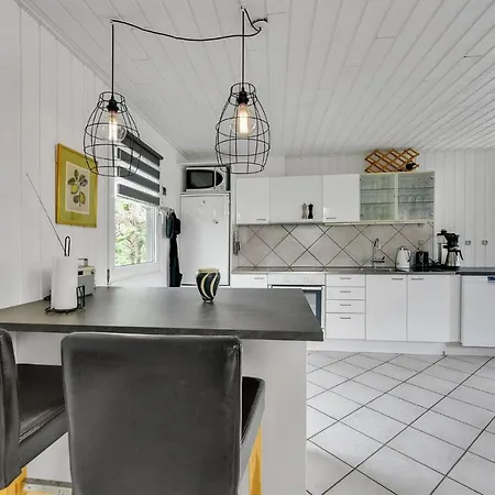 Awesome In W/ 3 Bedrooms *