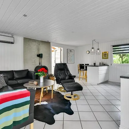 Awesome In W/ 3 Bedrooms *